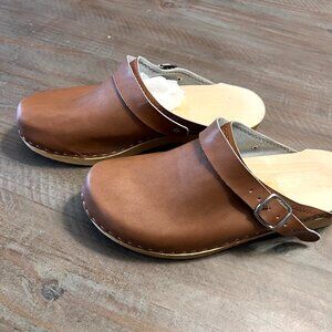 Tan leather handmade wooden clogs - NWOT size 42